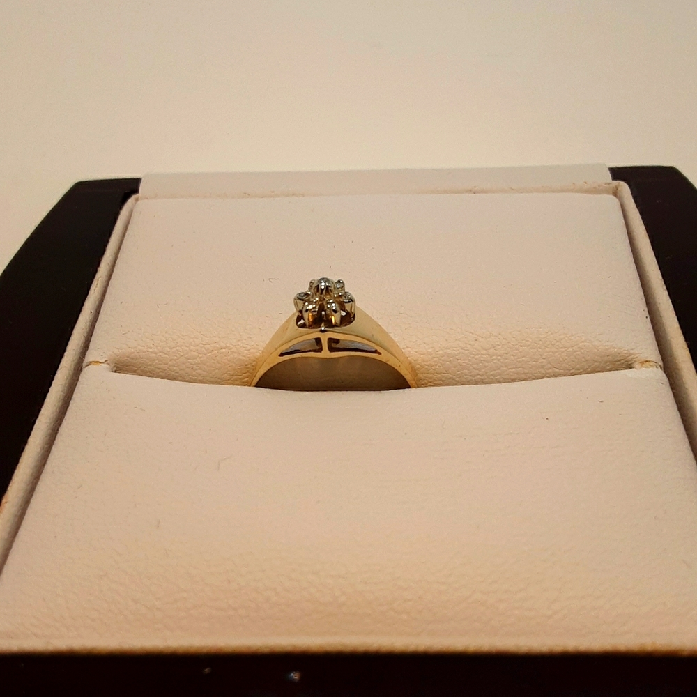 Diamond Ring - Picture 2 of 4